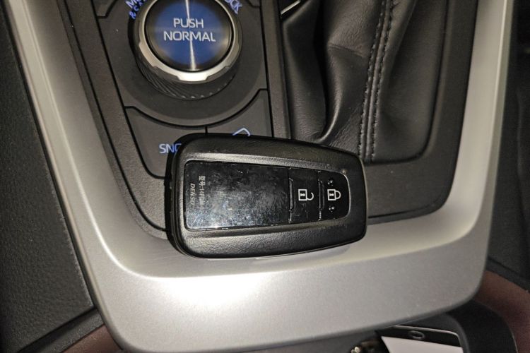 丰田 RAV4荣放 2020款 2.0L CVT四驱尊贵版中控内饰7001