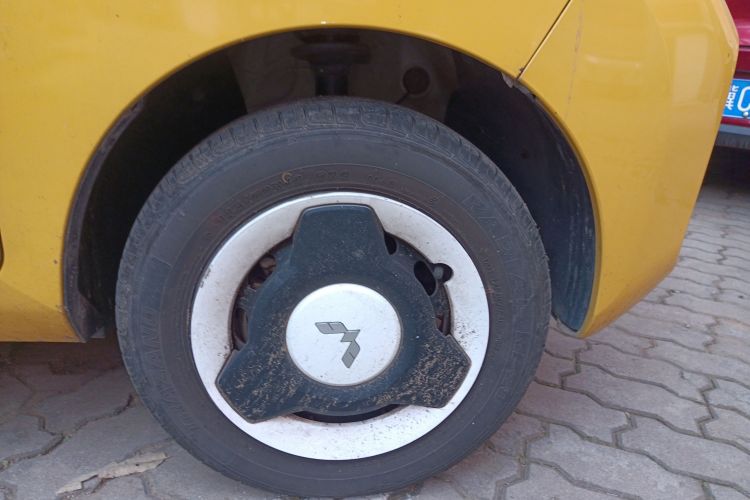 五菱汽车 宏光MINIEV 2021款 马卡龙夹心款 120km 磷酸铁锂车身外观10