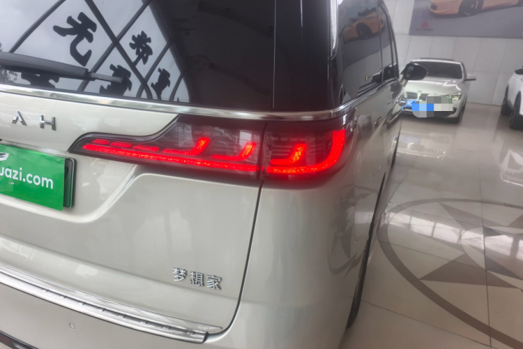 岚图汽车 岚图梦想家 2022款 低碳版 梦+智享包车身外观9