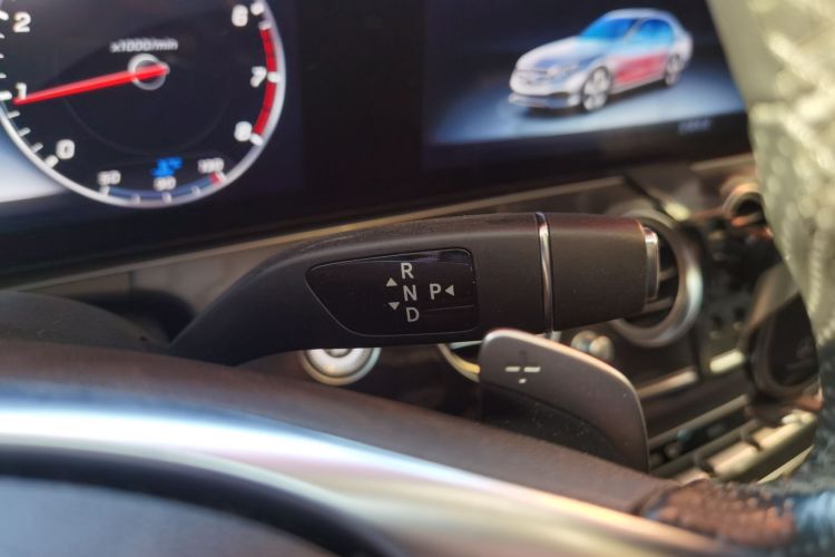 奔驰E级 2018款 改款 E 300 L 运动豪华型局部细节18