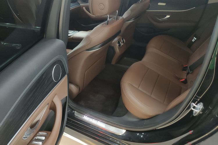 奔驰E级 2020款 E 260 L 运动型中控内饰21