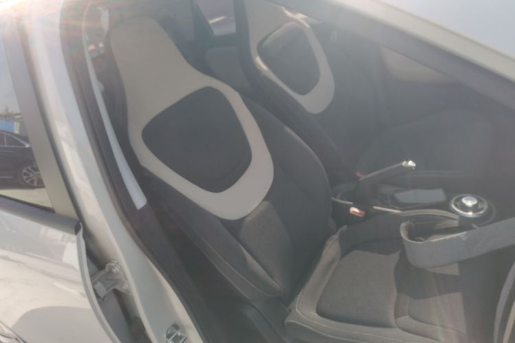 五菱汽车 五菱缤果 2023款 203km 轻享款局部细节41