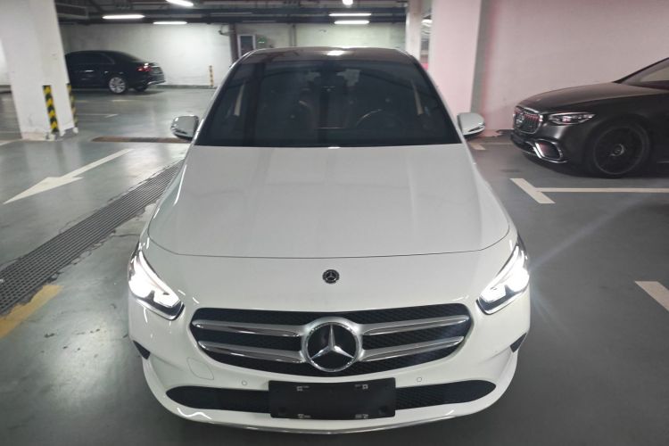 奔驰B级 2021款 B 200 动感型车身外观2