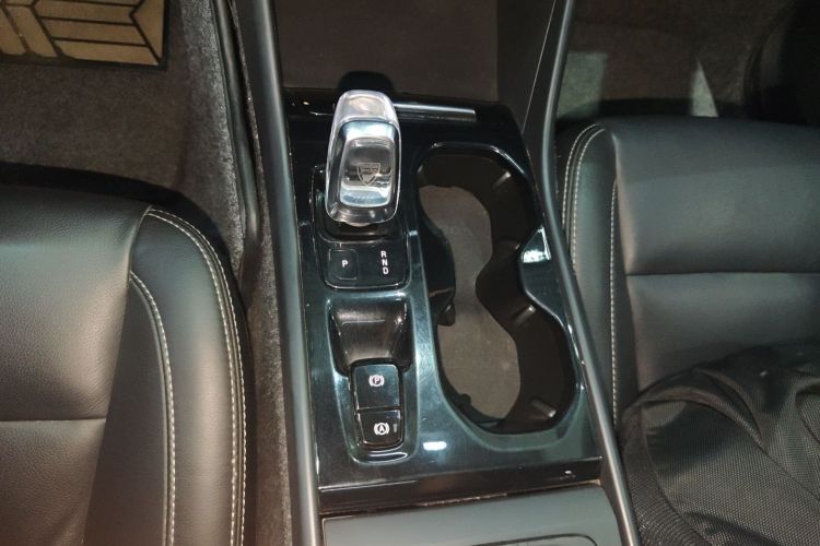 沃尔沃XC40 2020款 T4 四驱智远豪华版中控内饰18