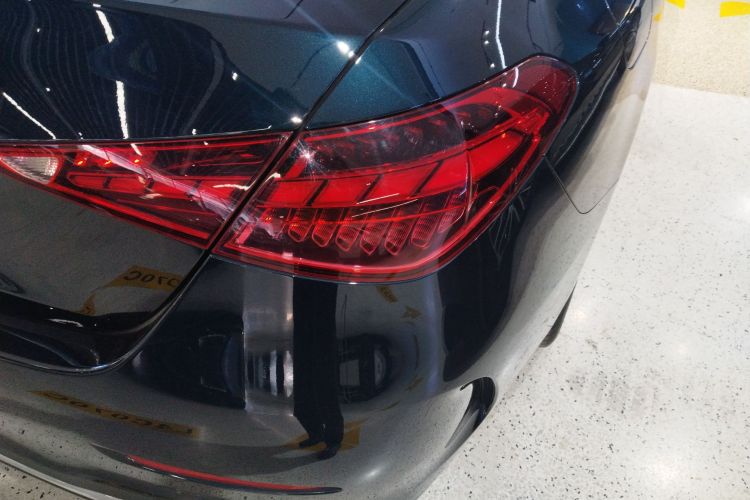 奔驰C级 2022款 改款 C 200 L 运动版车身外观9