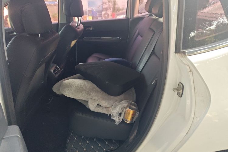 标致3008 2016款 1.6THP 自动经典版中控内饰21