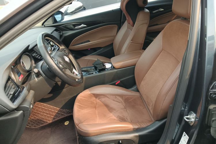 别克 君威 2019款 20T 精英型 国V中控内饰19