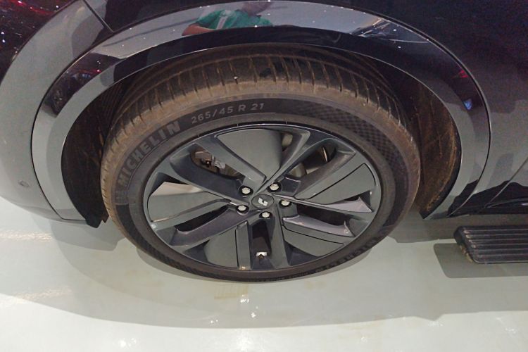 理想汽车 理想L9 2024款 Ultra车身外观6007