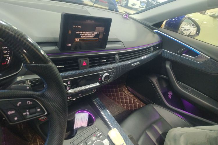 奥迪A4L 2018款 30周年年型 40 TFSI 进取型中控内饰16