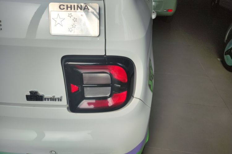 吉利银河 2023款 熊猫mini 200km 灵动熊车身外观9