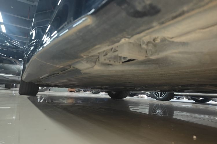 奔驰C级 2022款 C 200 L 运动版局部细节9002