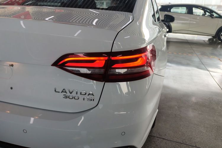 大众 朗逸 2023款 300TSI DSG满逸版车身外观9