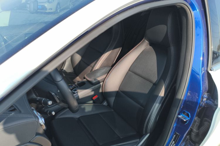 奔驰GLA 2018款 GLA 200 时尚型中控内饰19