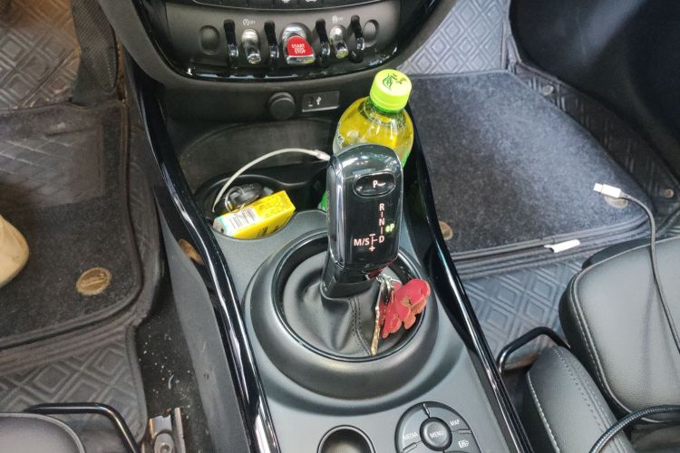 MINI Clubman 2023款 1.5T 白衬衫特别版中控内饰18