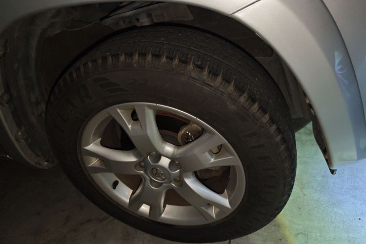 丰田 RAV4荣放 2011款 2.0L 自动豪华版车身外观6007