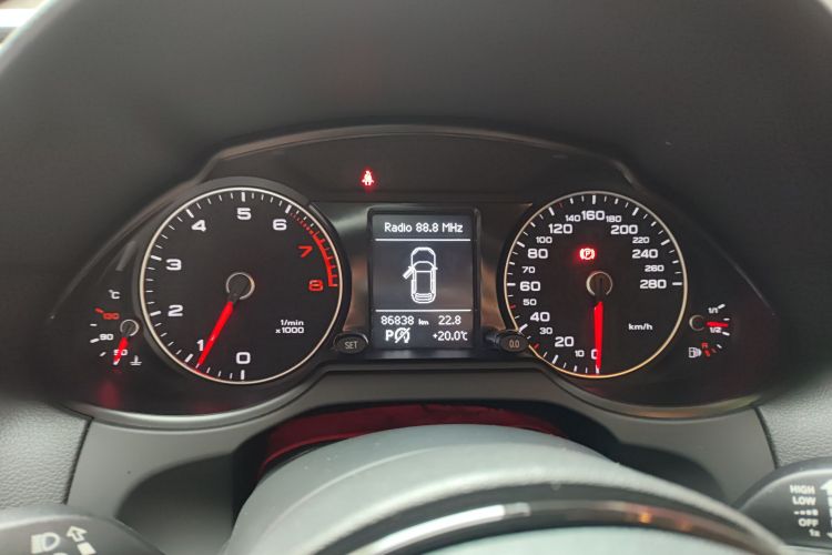 奥迪Q5 2017款 Plus 40 TFSI 技术型中控内饰14