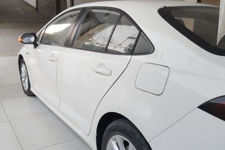 丰田 卡罗拉 2023款 1.8L 智能电混双擎 精英版车身外观4