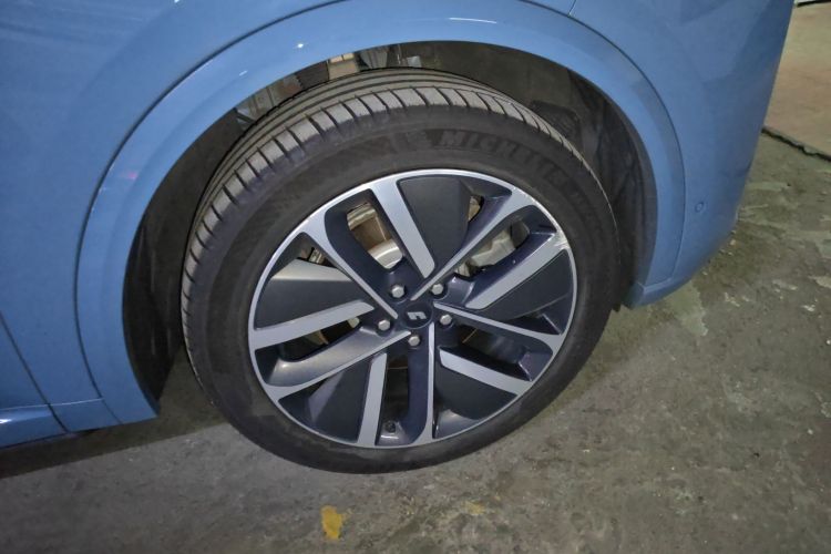 理想汽车 理想L9 2022款 Max车身外观10