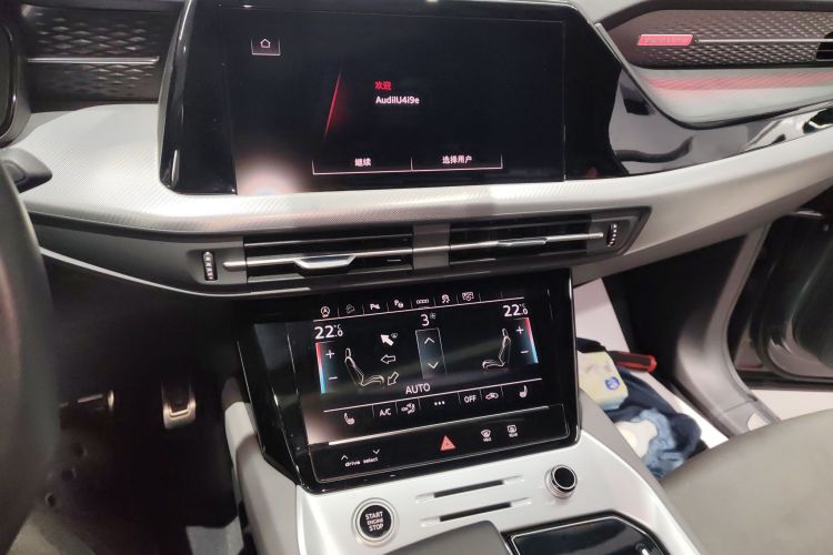 奥迪Q6 2023款 45 TFSI quattro 齐云型 飞骑套装中控内饰16