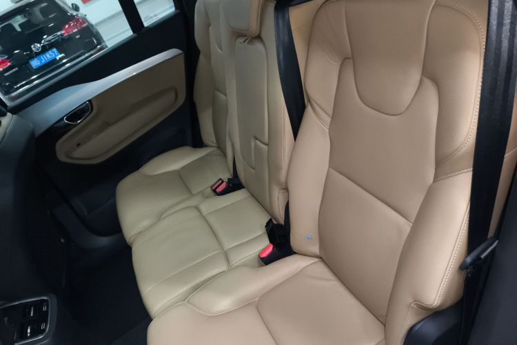 沃尔沃XC90 2019款 T5 智逸版 7座 国V中控内饰21