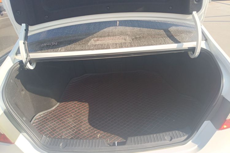 现代 索纳塔 2015款 经典 2.0L 自动豪华版局部细节23