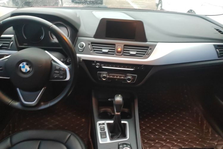 宝马1系 2017款 118i 时尚型中控内饰12