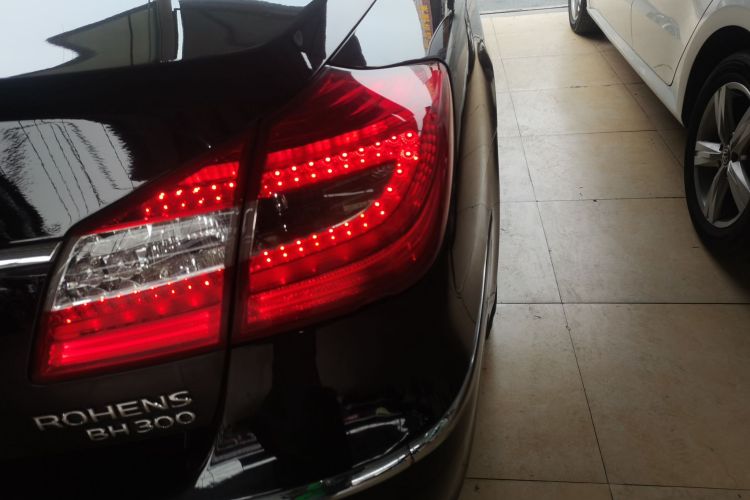 现代 劳恩斯 2012款 3.0L GDI尊贵版车身外观9