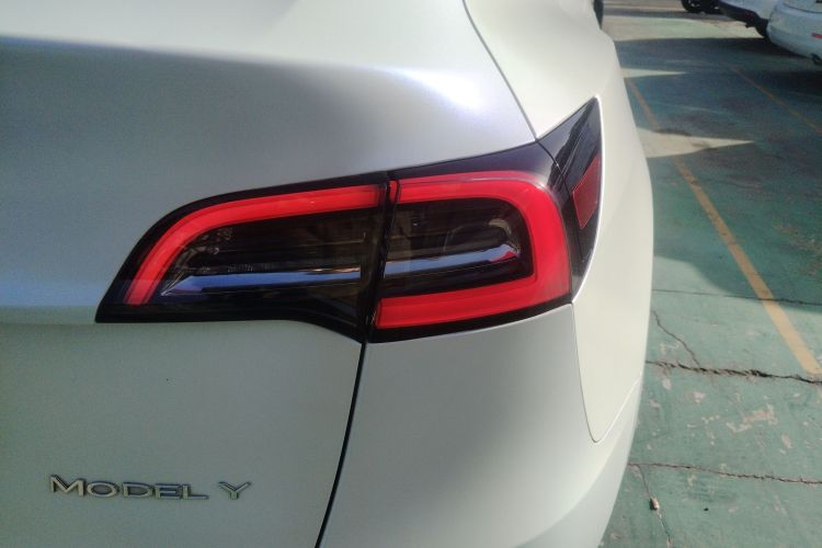 特斯拉 Model Y 2022款 改款 后轮驱动版车身外观9