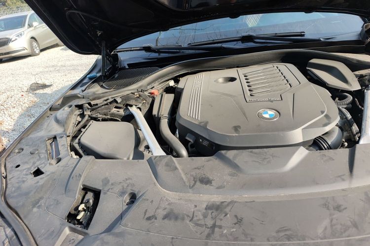 宝马7系 2019款 改款 740Li 领先型 M运动套装机舱底盘25