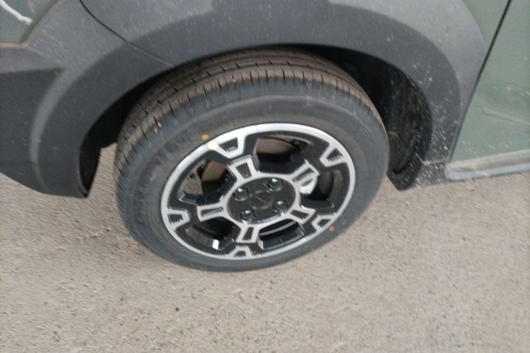 吉利银河 2025款 210km 熊猫骑士车身外观6007