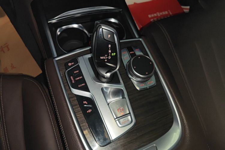 宝马7系 2016款 730Li 领先型中控内饰18