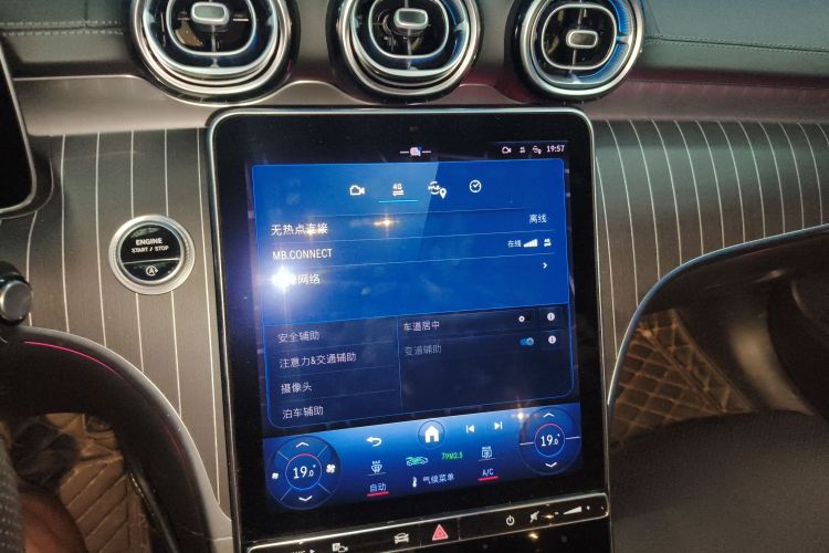 奔驰C级 2022款 C 260 L 皓夜运动版中控内饰16