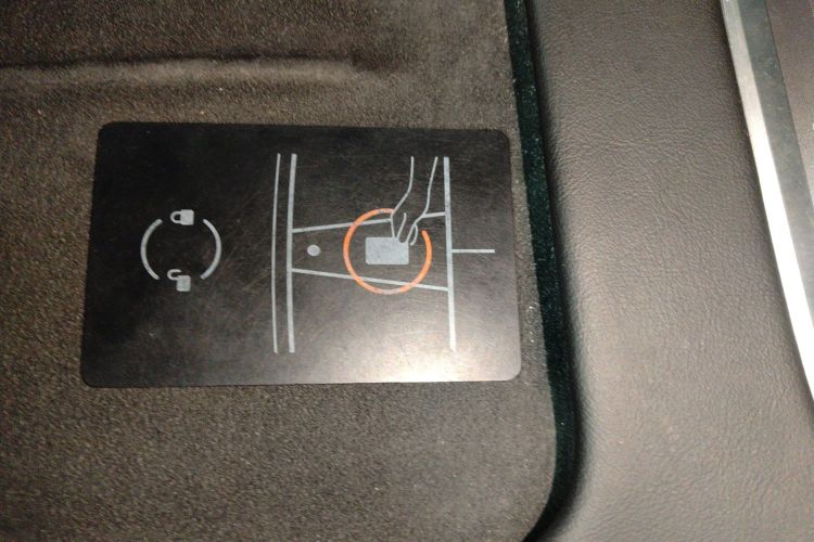 特斯拉 Model 3 2021款 标准续航后驱升级版中控内饰11