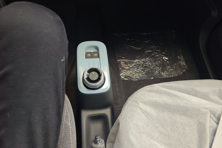 吉利银河 2024款 熊猫mini 200km 耐力熊中控内饰18