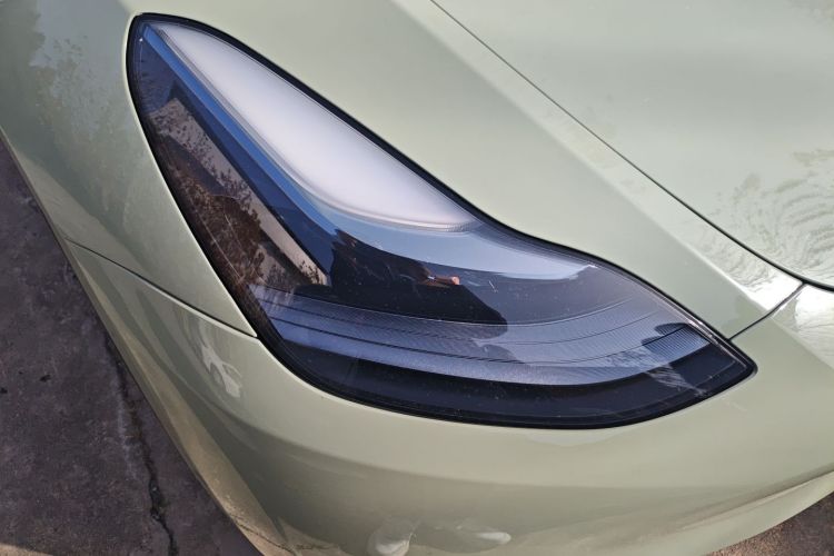 特斯拉 Model Y 2024款 后轮驱动版车身外观8