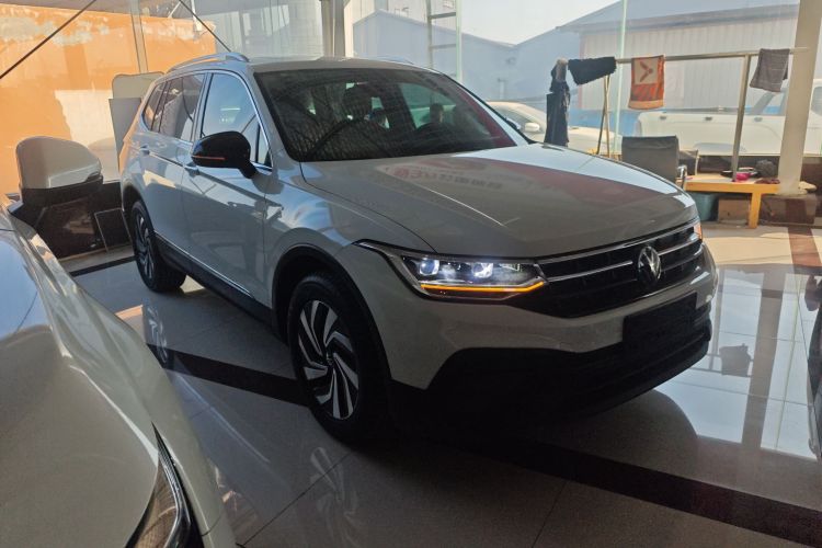 大众 途观L 2024款 300TSI 自动两驱智享版车身外观3