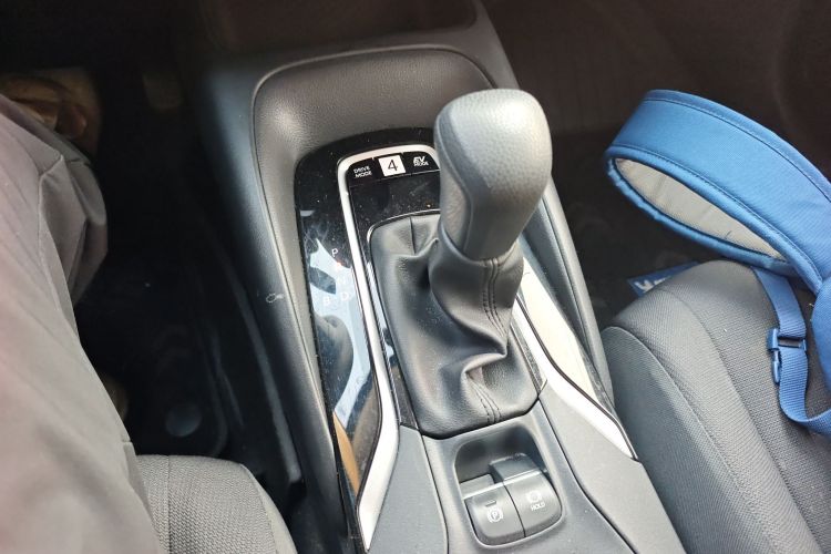 丰田 卡罗拉 2021款 双擎 1.8L E-CVT精英版中控内饰18