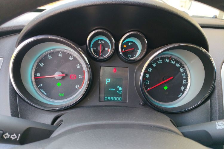 别克 英朗 2014款 XT 1.6L 自动时尚版中控内饰14