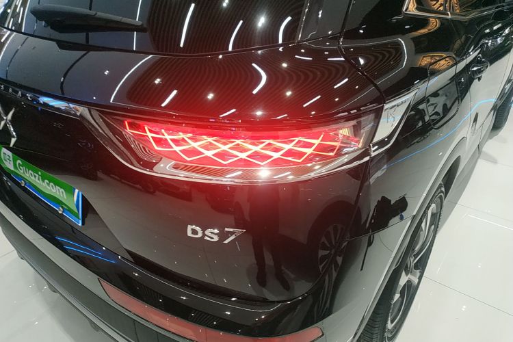 DS 7 2018款 45THP 里沃利先锐版车身外观9
