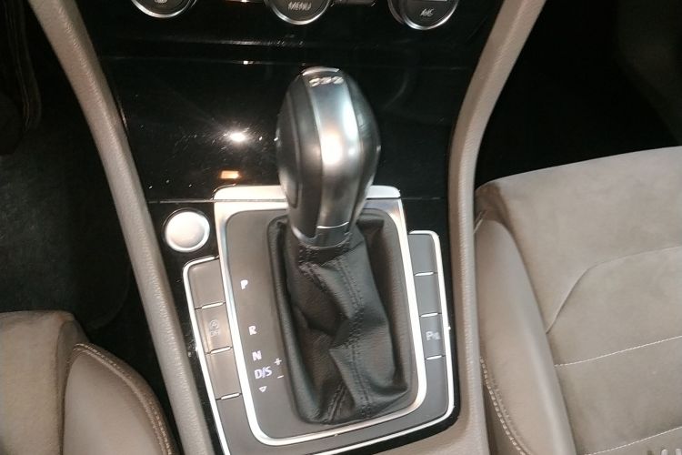 大众 高尔夫 2015款 1.4TSI 自动旗舰型中控内饰18