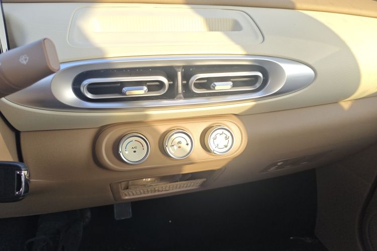 五菱汽车 宏光MINIEV 2025款 四门版 进阶款中控内饰16