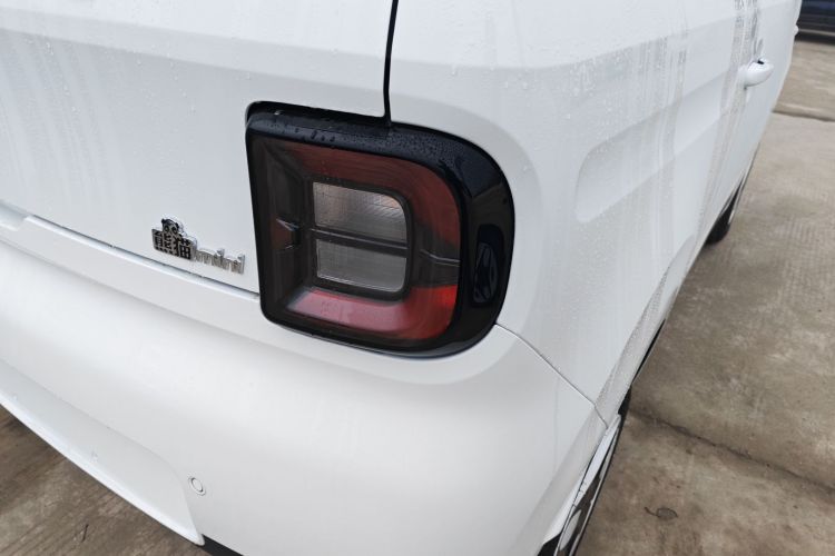 吉利银河 熊猫 2025款 210km 元气熊车身外观9