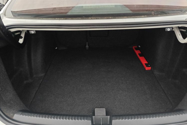 大众 速腾 2015款 1.6L 手动舒适型机舱底盘23