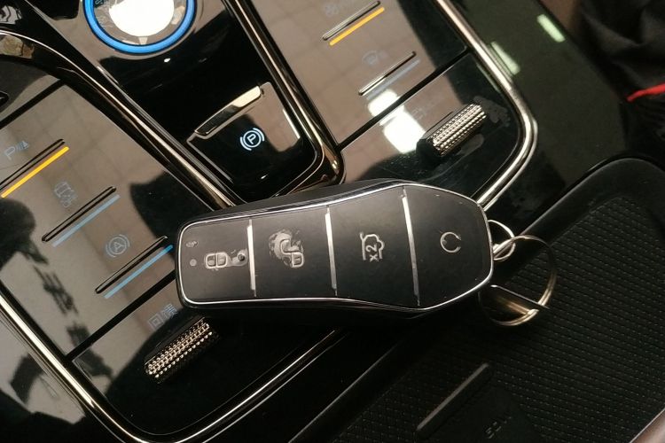 比亚迪 汉 2024款 EV 荣耀版 506KM前驱尊贵型中控内饰7001