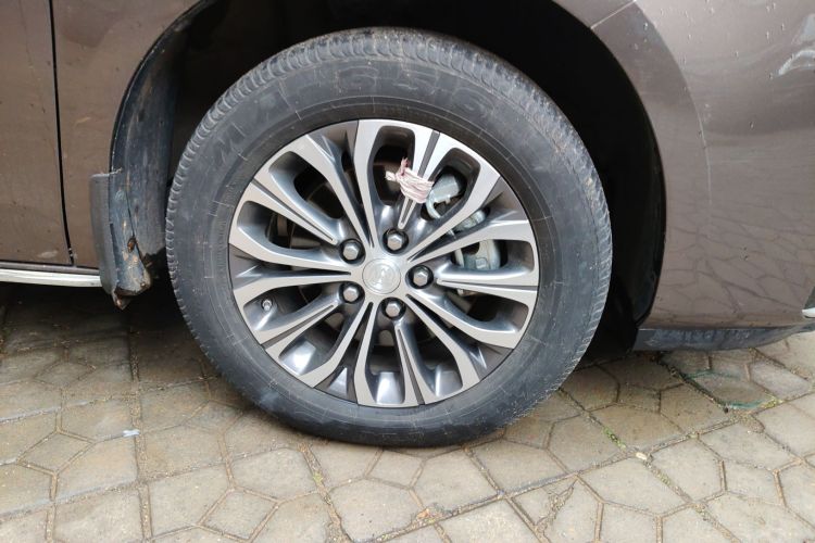 别克GL8 2023款 陆上公务舱 舒适型车身外观10