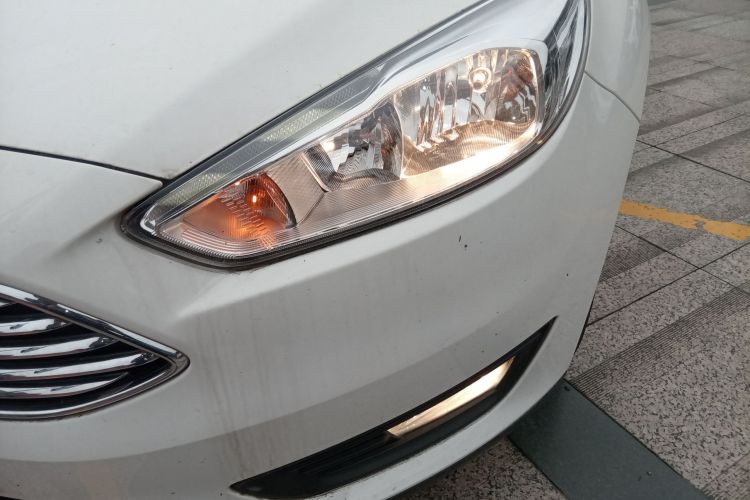 福特 福克斯 2020款 两厢经典 1.5L 自动风尚型局部细节36