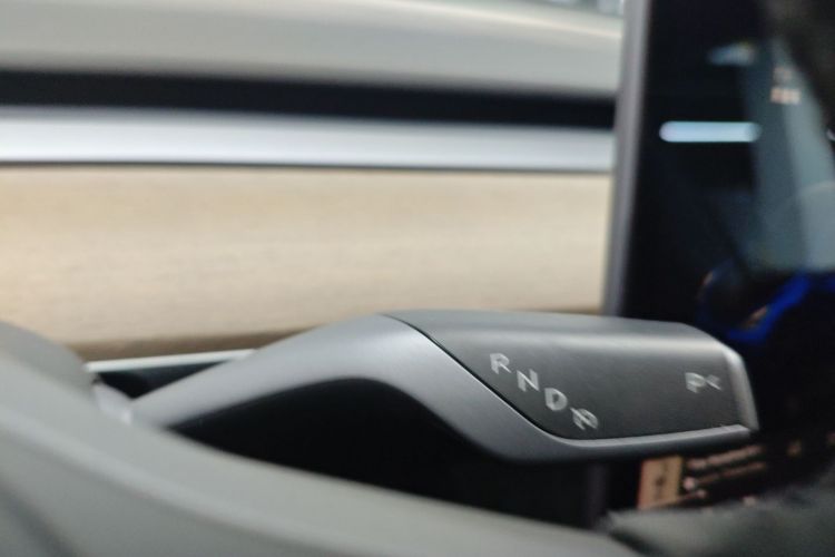 特斯拉 Model Y 2021款 长续航全轮驱动版中控内饰18