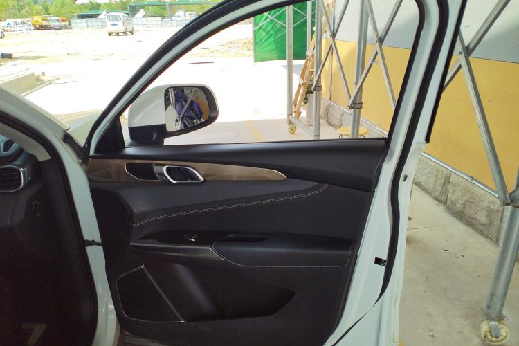 领克01 2017款 2.0T 两驱型Pro版中控内饰7005