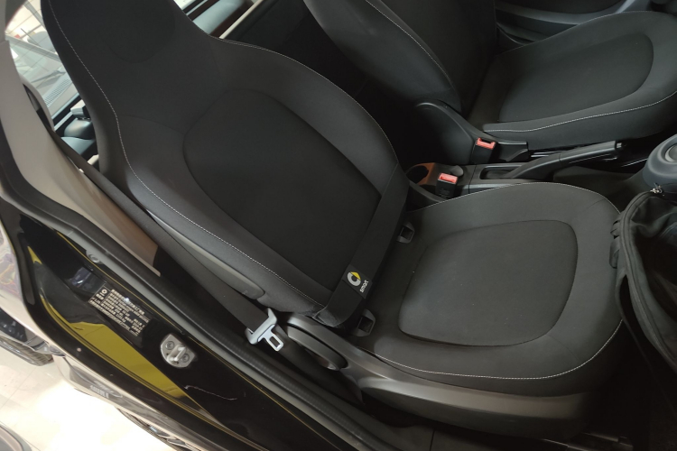 smart fortwo 2019款 0.9T 66千瓦硬顶风擎版 国VI局部细节41