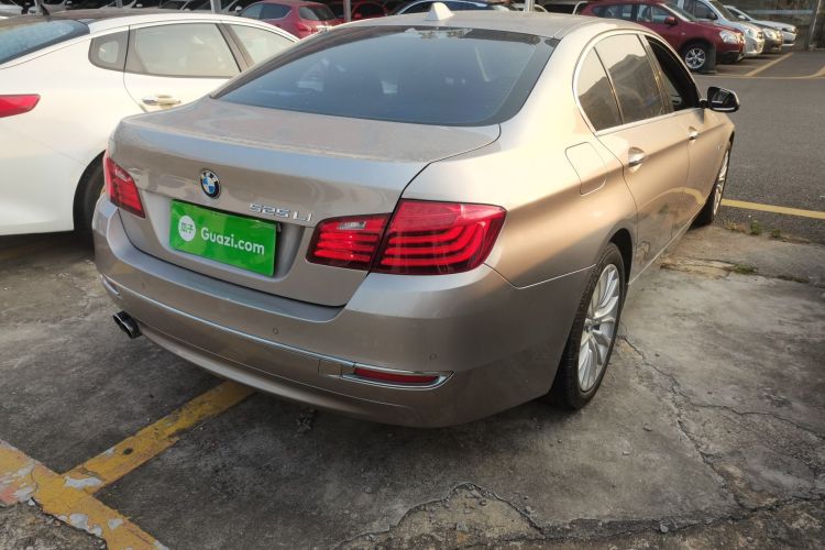 宝马5系 2014款 525Li 豪华设计套装车身外观7